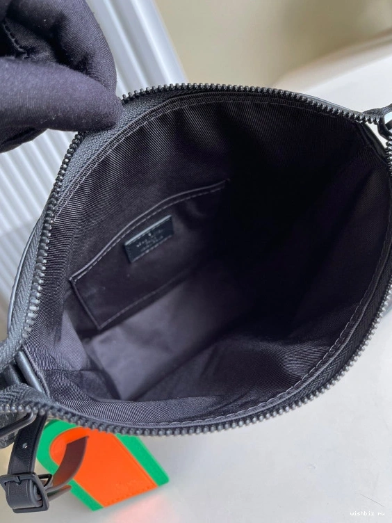 WIS MESSENGER VUITTON LOUIS CRUISER 1123